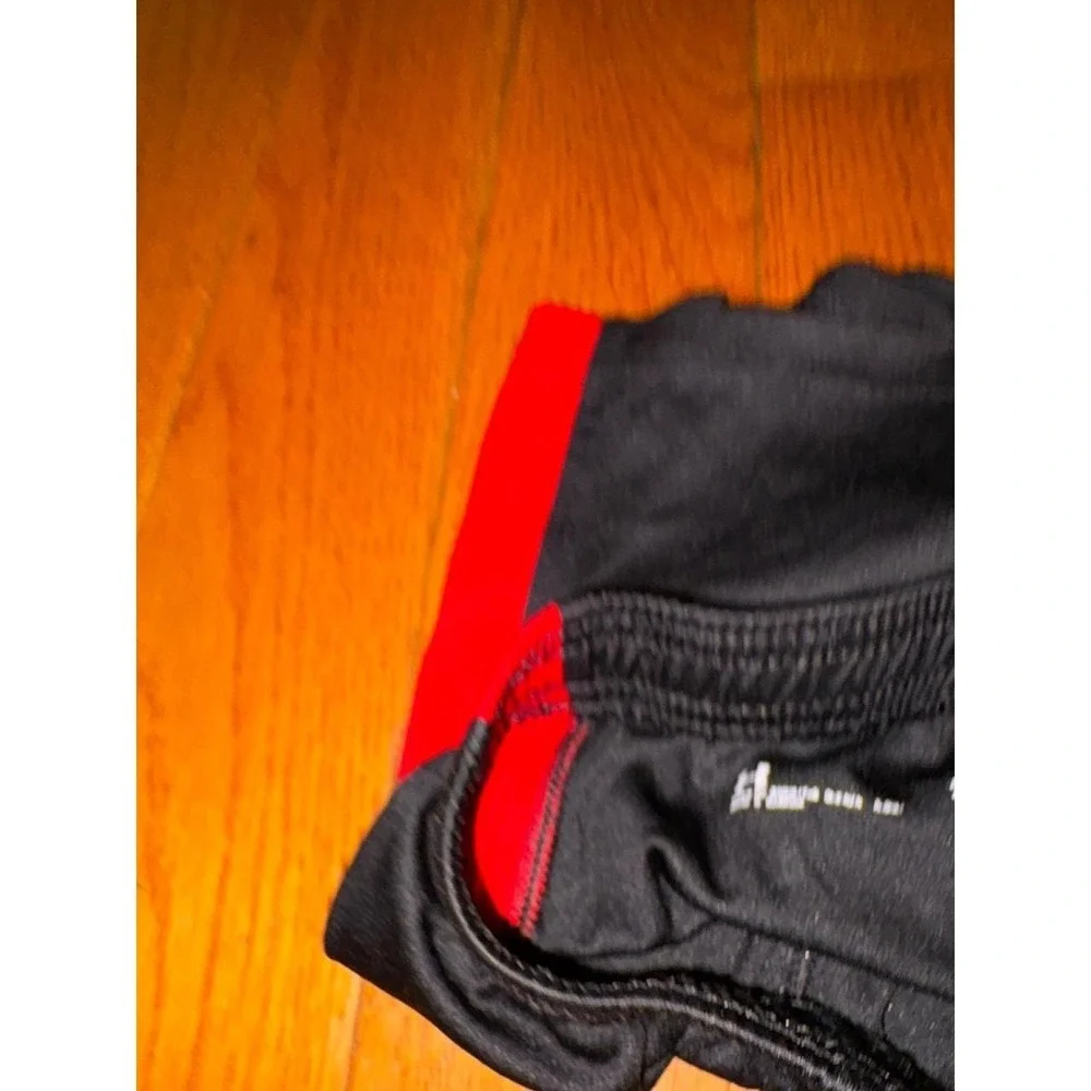 Under Armour Toddler Boys Black Red Stripe Athletic Shorts 24M Heat Seal Logo